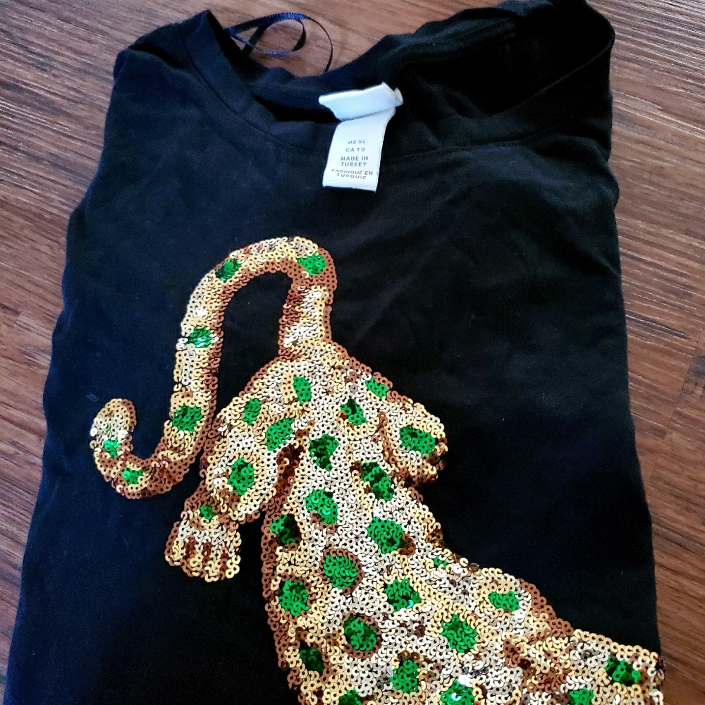 Black tee shirt